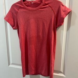 Lululemon Swiftly Tech Crew Women's Red Short Sleeve  Top Size 8